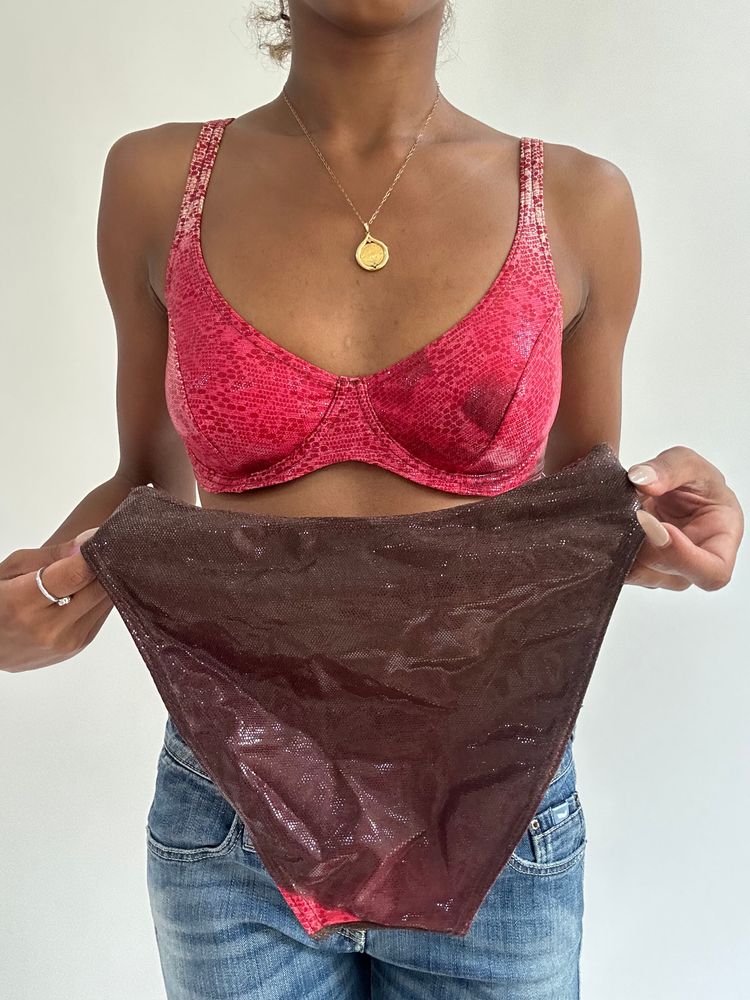 BEST PICKS | small red iridescent print bikini set imagen 3