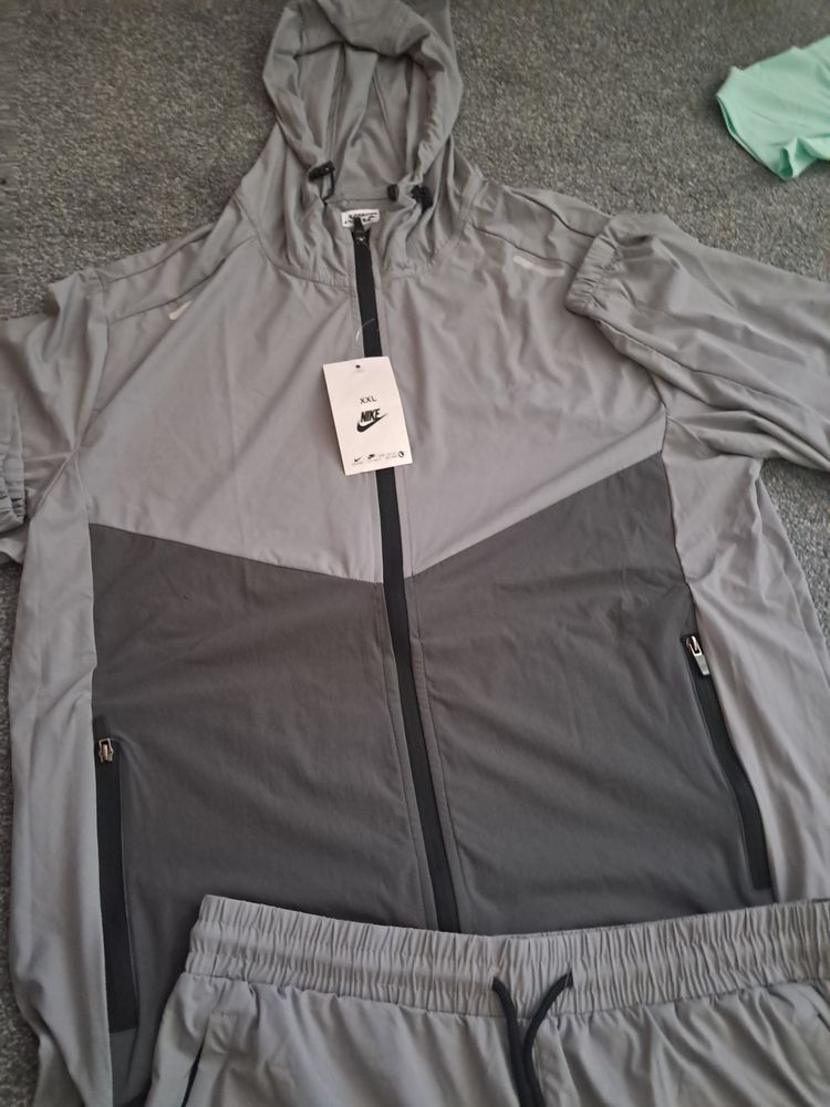 Nike Men'S Grey And Dark Grey Hooded Jacket And Shorts Set 2