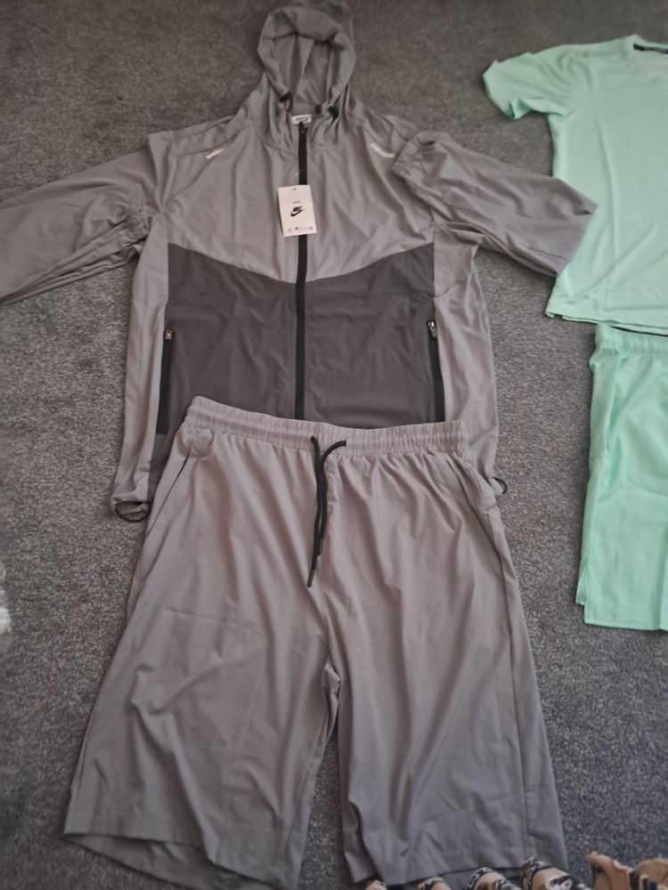 Nike Men'S Grey And Dark Grey Hooded Jacket And Shorts Set