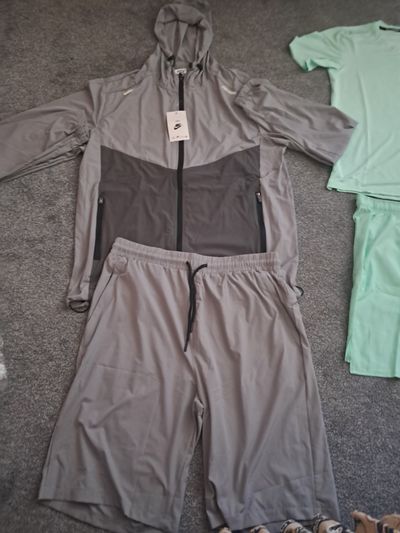 Nike Men'S Grey And Dark Grey Hooded Jacket And Shorts Set