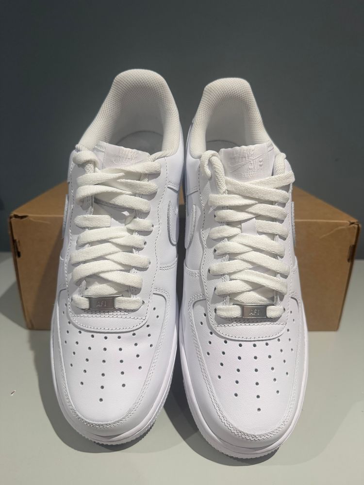 Nike Air Force 1 Low 07 White UK 8 (Replacement box)  imagen 3
