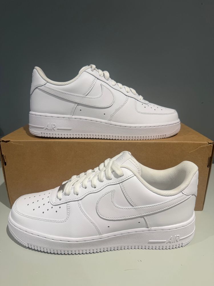 Nike Air Force 1 Low 07 White UK 8 (Replacement box) 