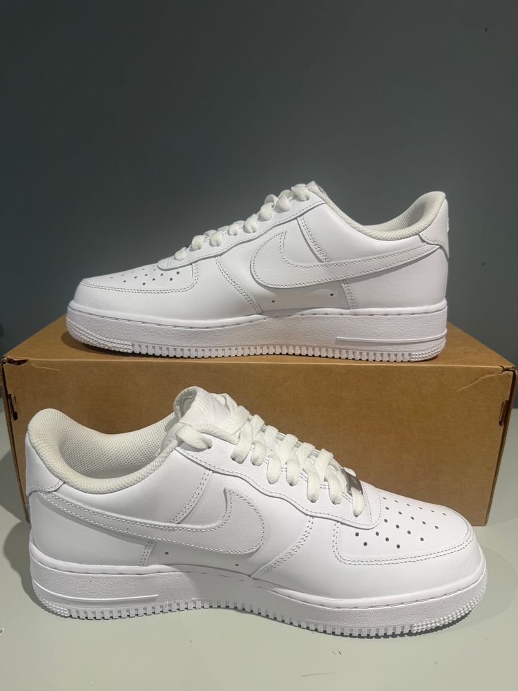 Nike Air Force 1 Low 07 White UK 8 (Replacement box)  imagen 2