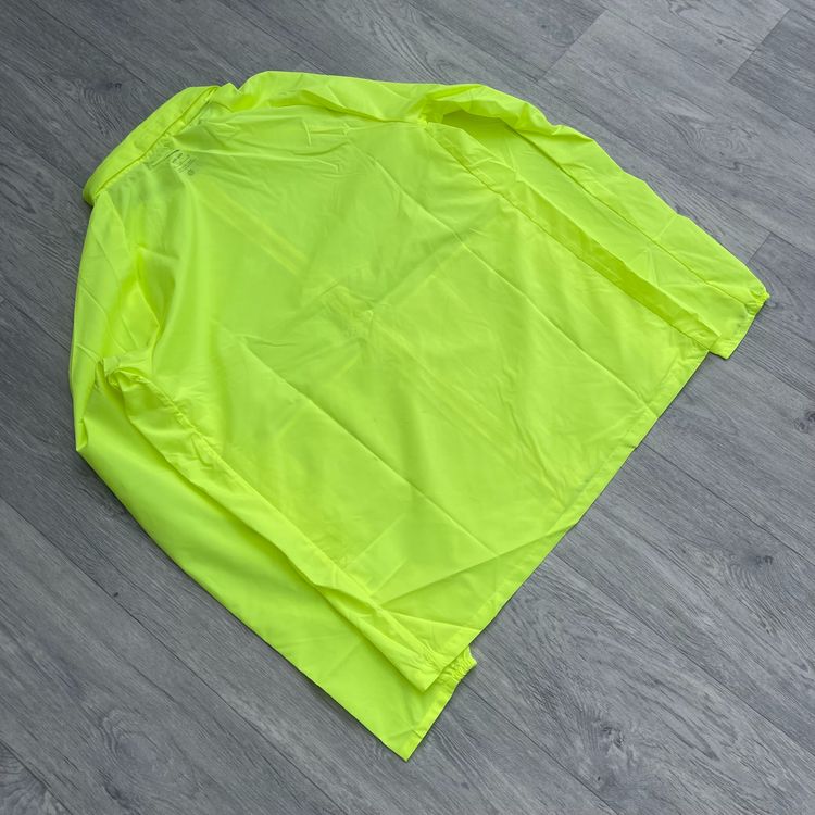 Nike Repel UV Windbreaker Running Jacket and 7" Challenger Shorts - Volt image 5