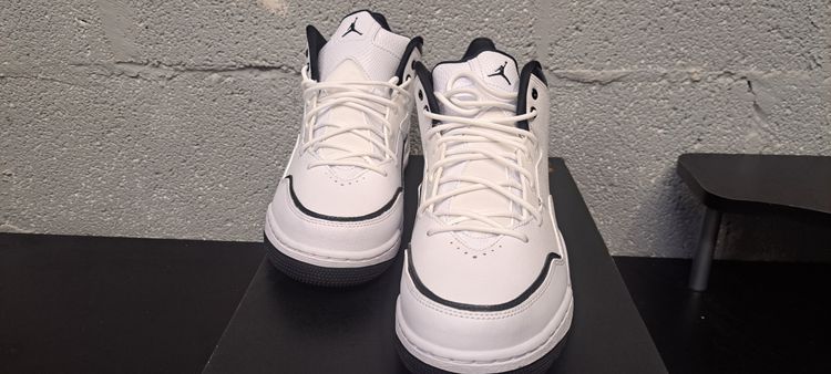 Jordan Courtside 23 White UK 12 EUR 47.5 Brand New Half Box image 2