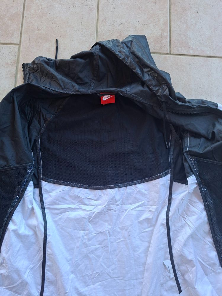 Nike Black And White Hooded Windbreaker Jacket obraz 3