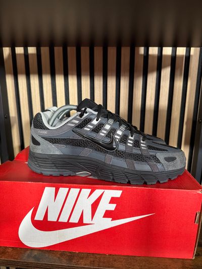 B116 -()- Nike P-6000 Suede Anthracite RRP£110