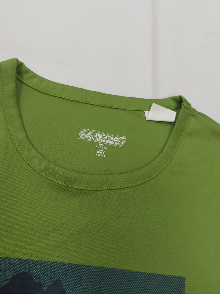 Green Graphic T-Shirt image 3