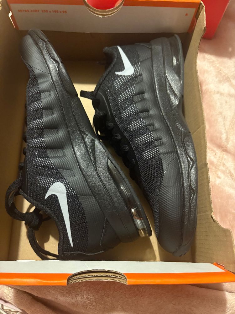 Nike Nike Black Sneakers product image