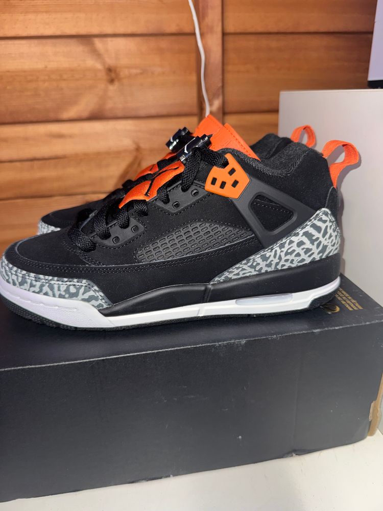 Air Jordan 4 Rm (Gs) Sneakers Size 5