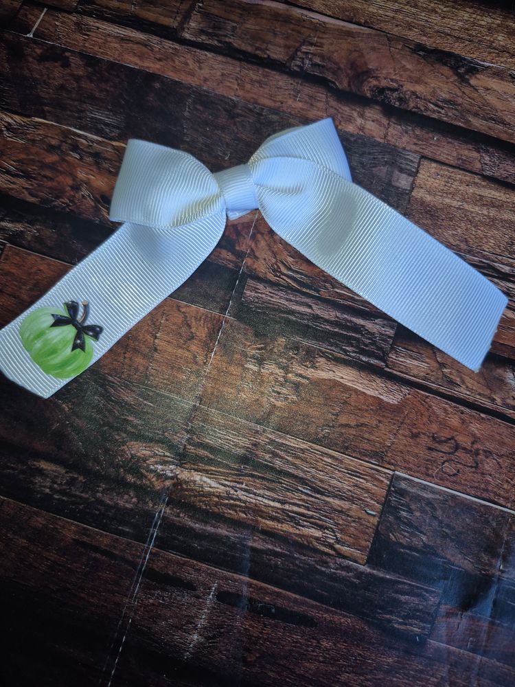 Green pumpkin transfer bow