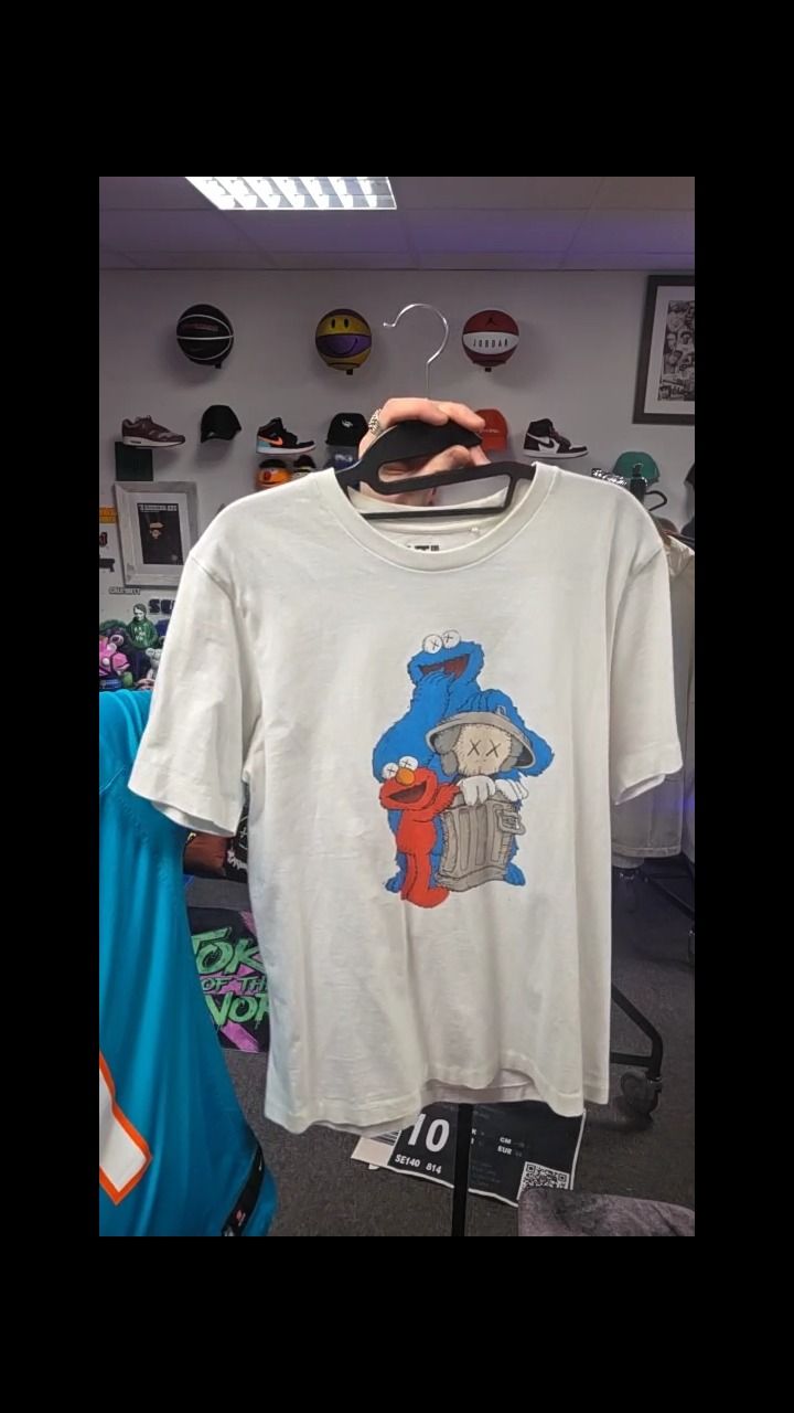 Kaws kaws tee sie m product image