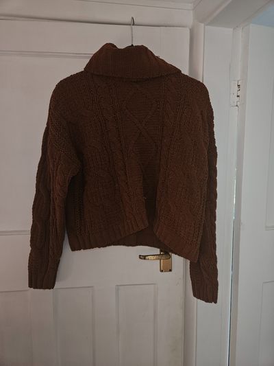 brown knitted cardigan sweater