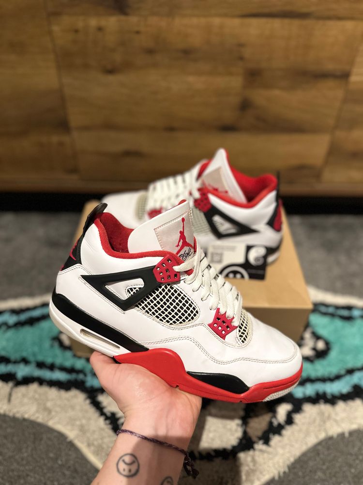 Nike Air Jordan 4 “Fire Red ” U.K. 8.5