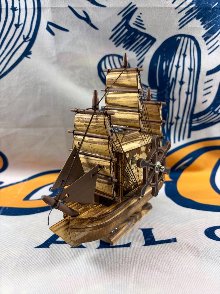 Immagine di Wooden Ship Model 2