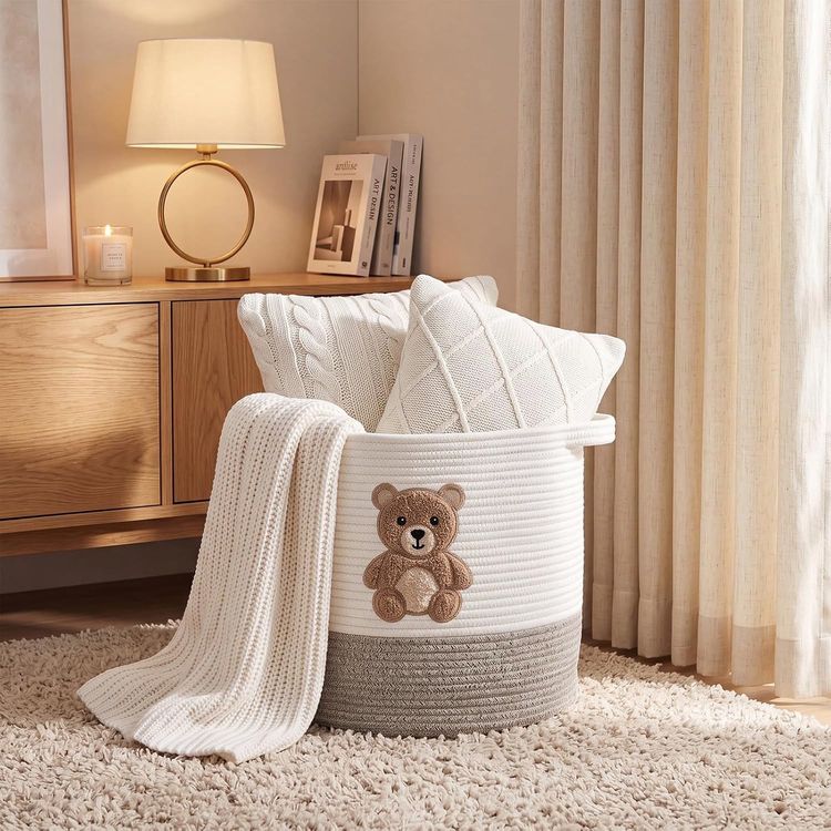 White And Beige Storage Basket With Teddy Bear Design imagen 2