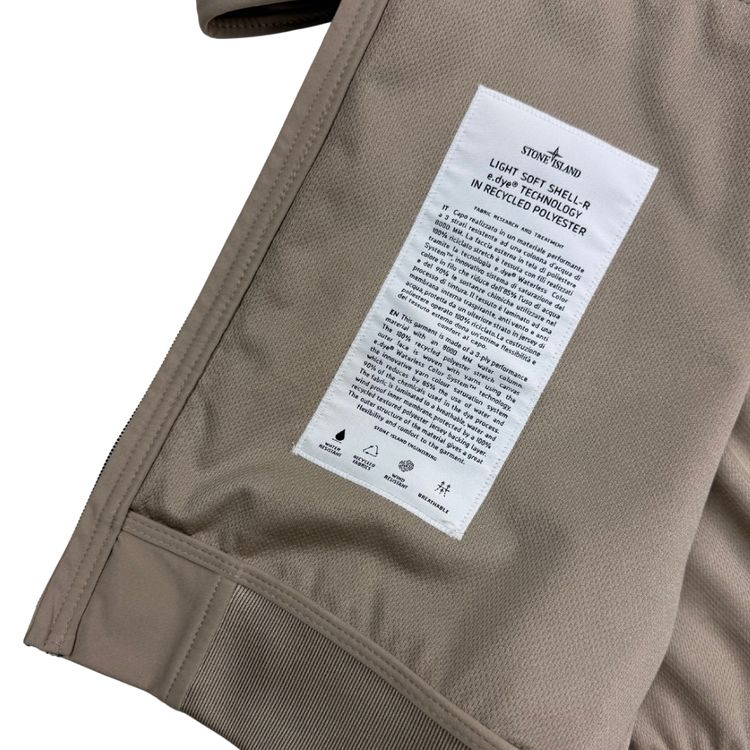 Immagine di Chaqueta Stone Island Light Soft Shell-R e.dye Technology in Recycled Polyester beige - talla 2XL 2