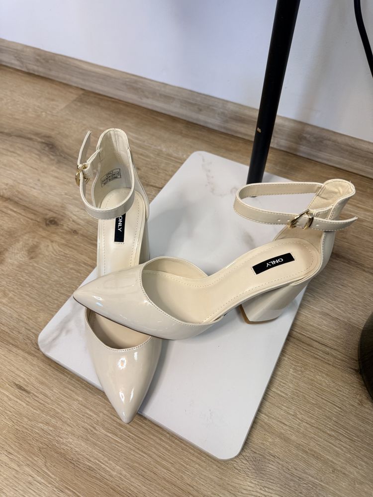 Only Women'S Beige Patent Leather Ankle Strap Heels