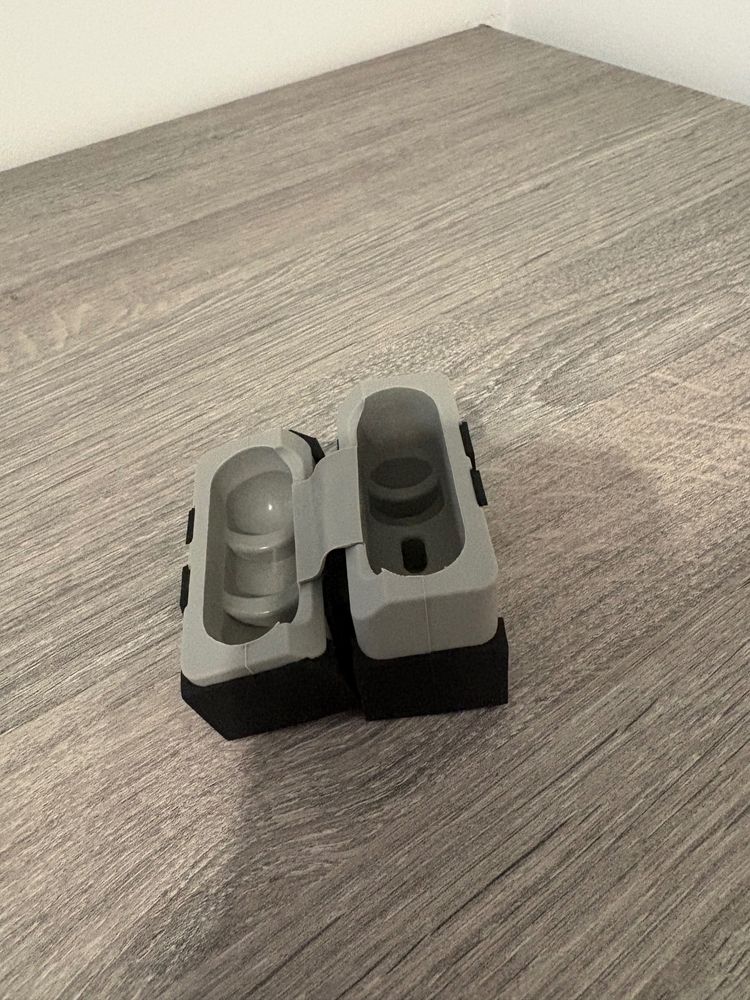 Off-White Black And Gray Accessory With Arrow Design 3