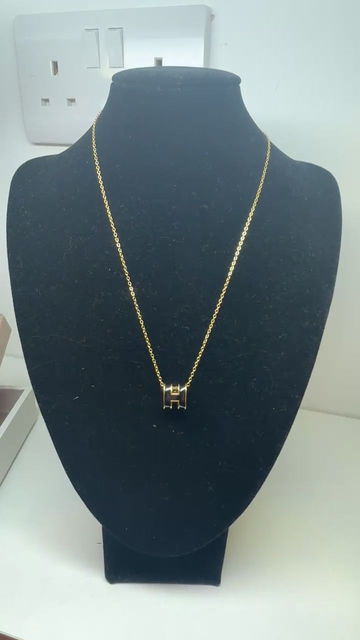 Immagine di H Pendant Necklace 1