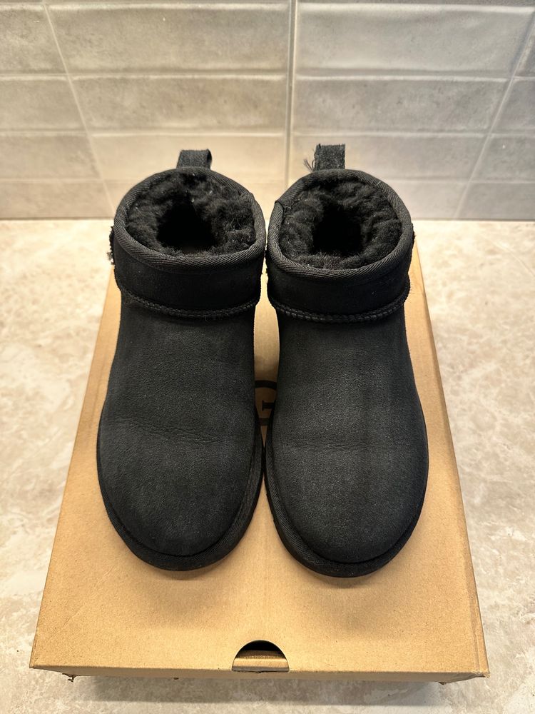 Ugg Black Ultra Mini  2