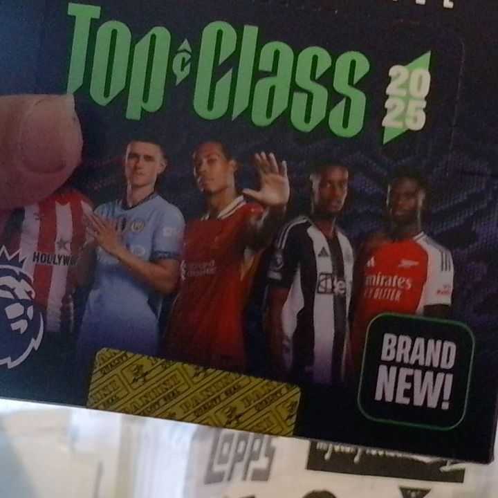 On Running ON SELL OUT ONLY BUYERS GIVEAWAY 1 BOOSTER BOX OF TOP CALSS 2025 imagen del producto