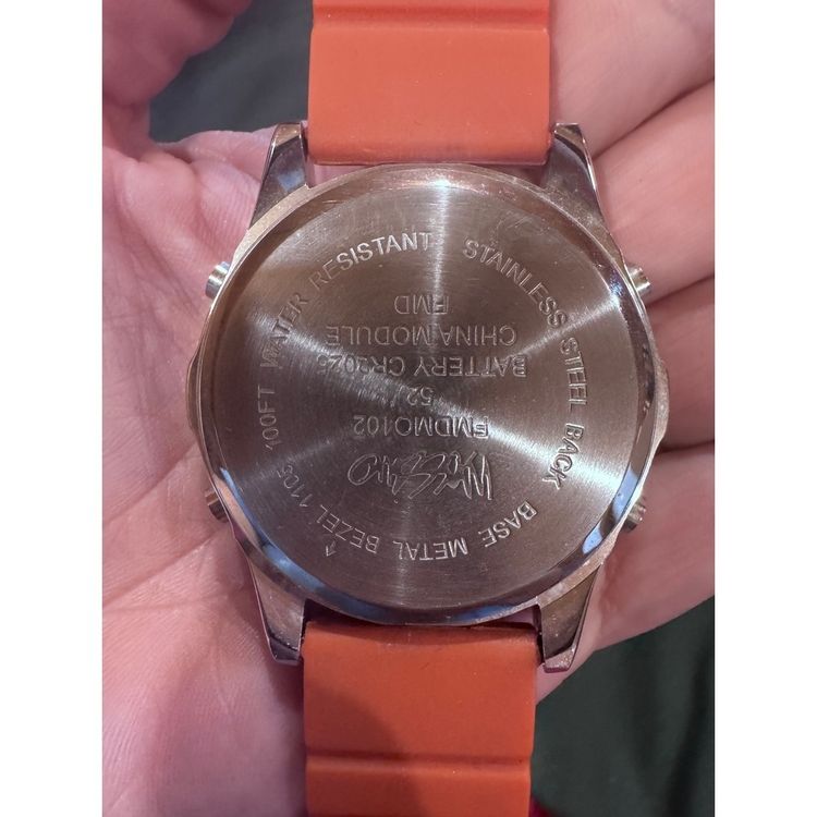 Immagine di Watch With Orange Strap 1