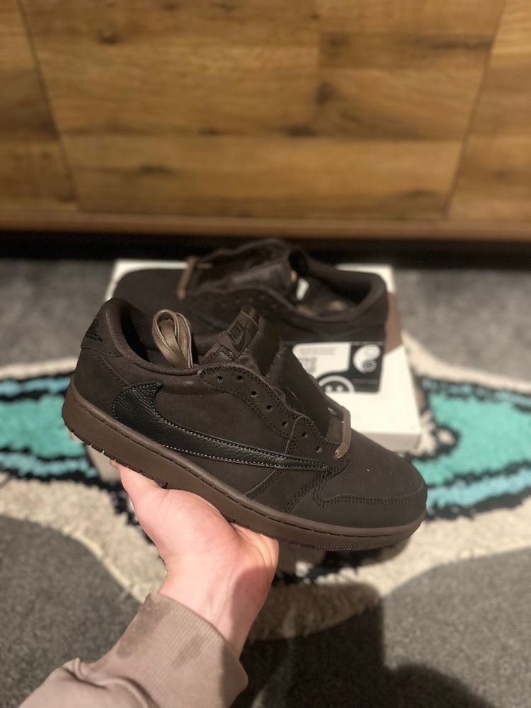 Nike Air Jordan 1 Travis Scott “Velvet brown” U.K. 8