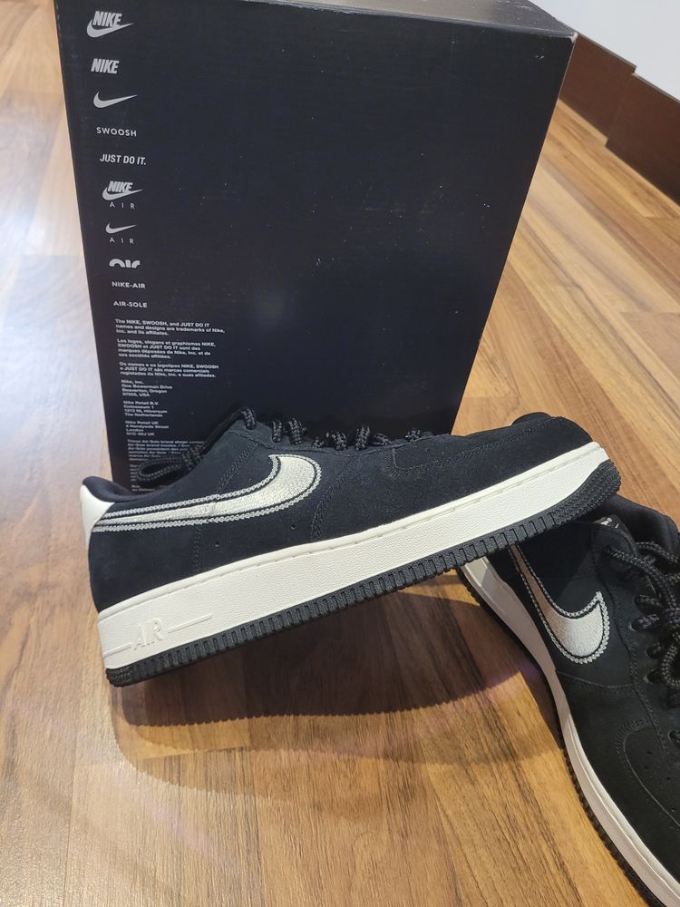 Nike Air Force 1 07 LV8