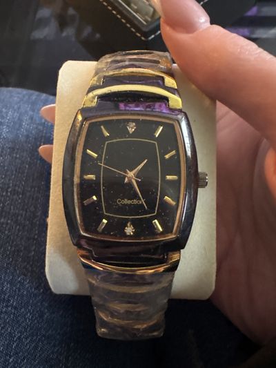 Black and gold Wristwatch