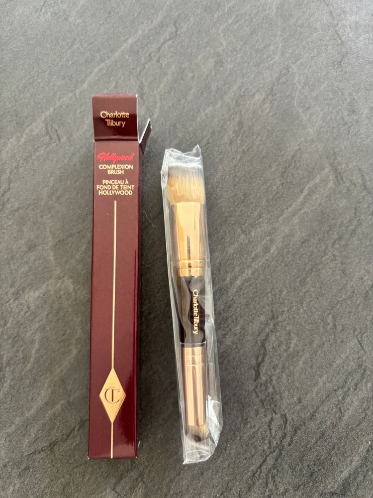 Charlotte Tilbury Hollywood Complexion Brush image 1
