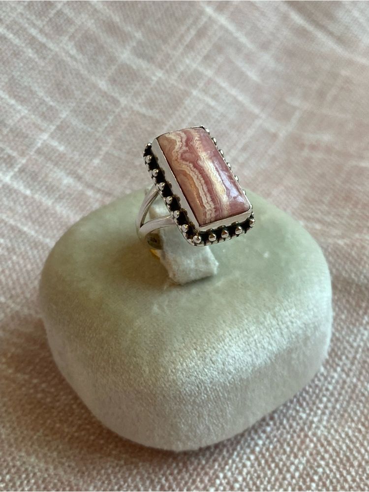Silver Ring With Rectangular Pink Stone imagen 2