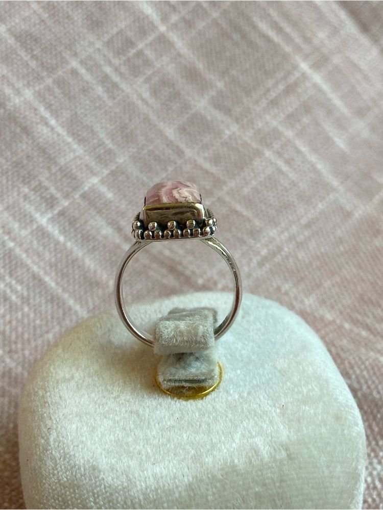 Silver Ring With Rectangular Pink Stone imagen 1