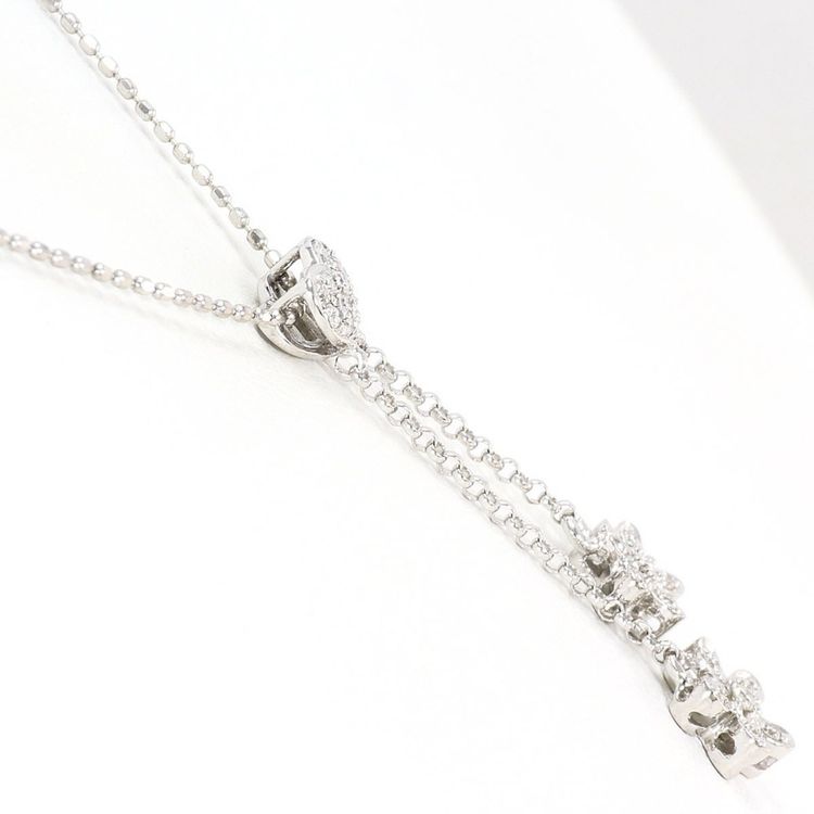 K18 White Gold Necklace With Heart And Flower Charms obraz 4