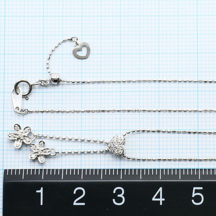 K18 White Gold Necklace With Heart And Flower Charms obraz 2