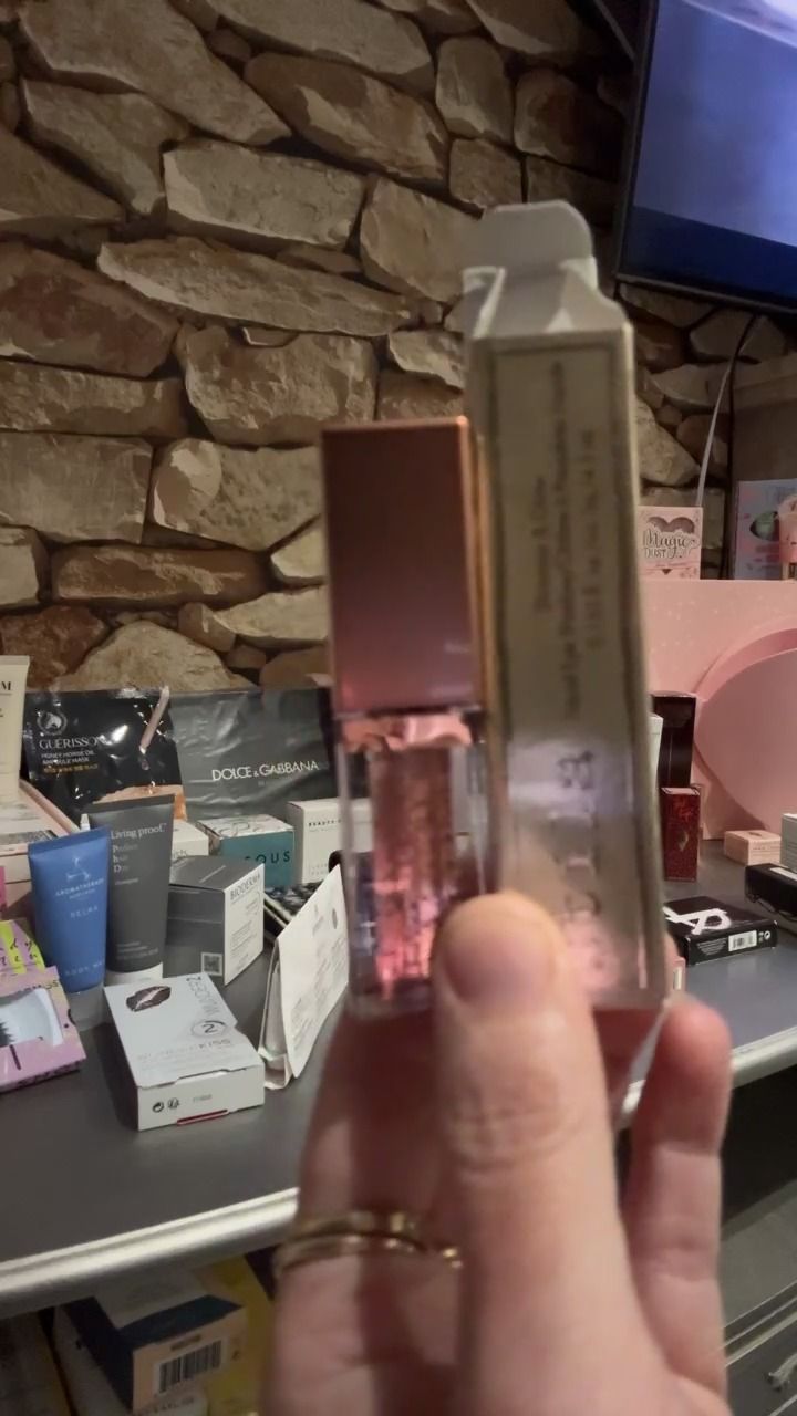 Jezebel stila shimmer & glow liquid eye shadow - Jezebel product image