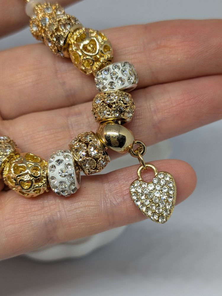 Immagine di Gold-Tone Charm Bracelet With Heart Pendant 3