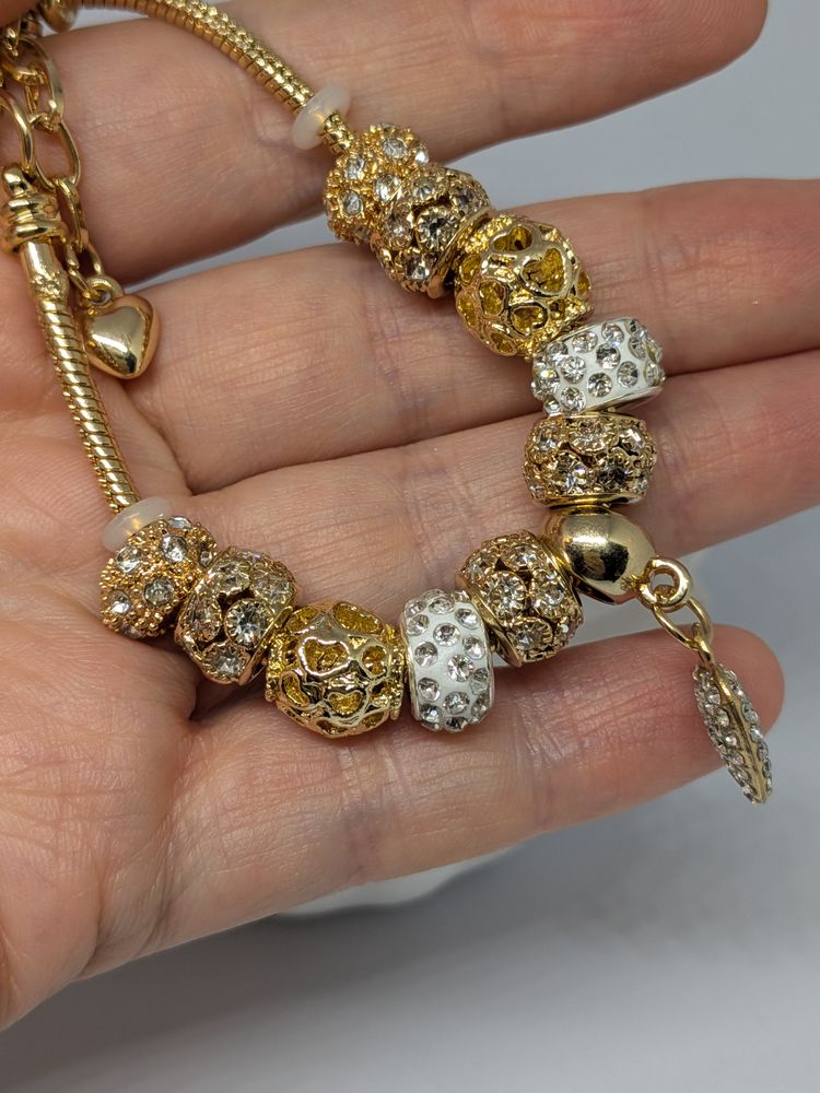 Immagine di Gold-Tone Charm Bracelet With Heart Pendant 2