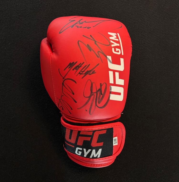 Signed UFC Gym Training Glove Matt Hughes Gracie Moraes Edgar Alvarez MMA Auto image 1