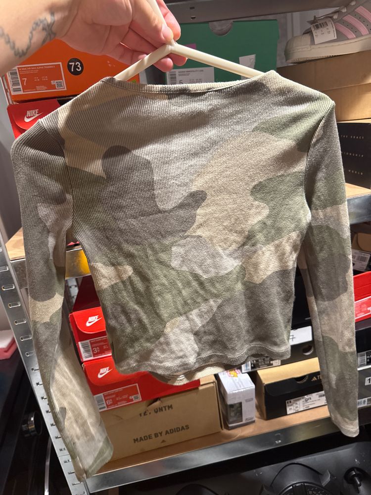 River Island Kids Camo Long Sleeve Top imagen 2