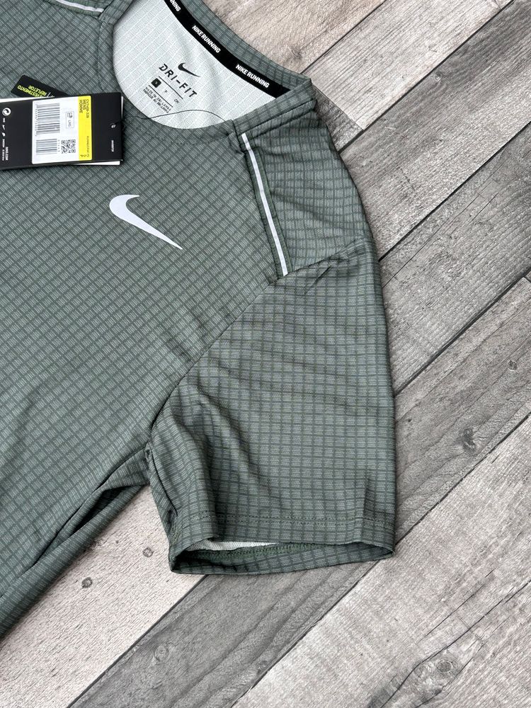 Nike Dri-Fit Miler T-shirt & Short Set - ‘Graphic Sage Print’ - Size Small   6