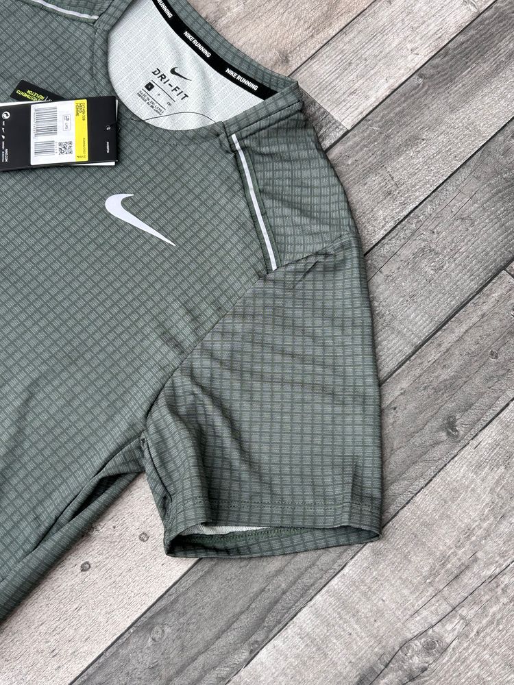 Nike Dri-Fit Miler T-shirt & Short Set - ‘Graphic Sage Print’ - Size Small   7