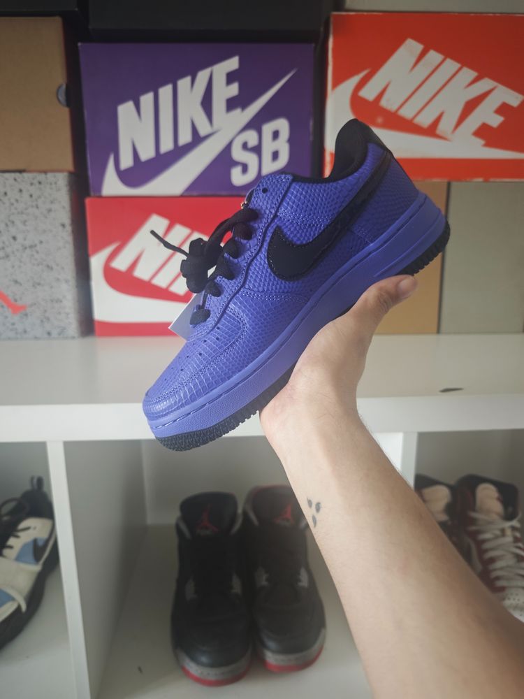 Nike Nike blue and black sneakers product image