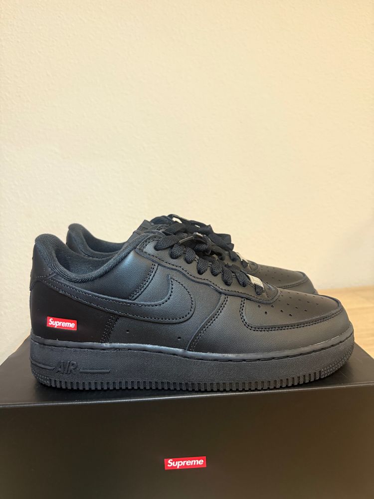 Supreme X Nike Air Force 1 Low Sp Sneakers image 1