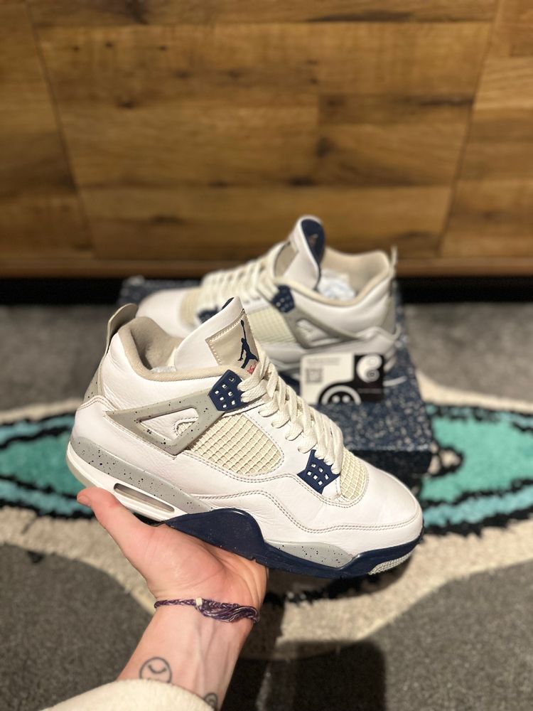 Nike Air Jordan 4 “ Midnight Navy’s ” U.K. 9