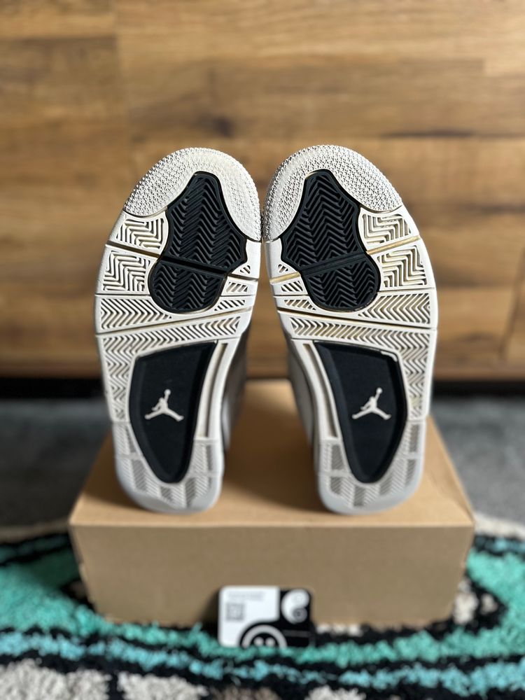 Nike Air Jordan 4 “Military Blacks” U.K. 9 3