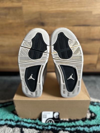 Nike Air Jordan 4 “Military Blacks” U.K. 9 3