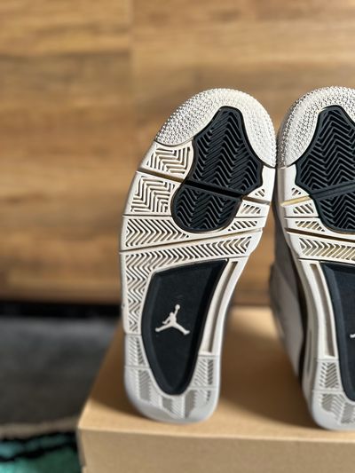 Nike Air Jordan 4 “Military Blacks” U.K. 9 4