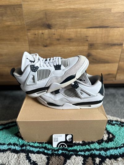 Nike Air Jordan 4 “Military Blacks” U.K. 9 2