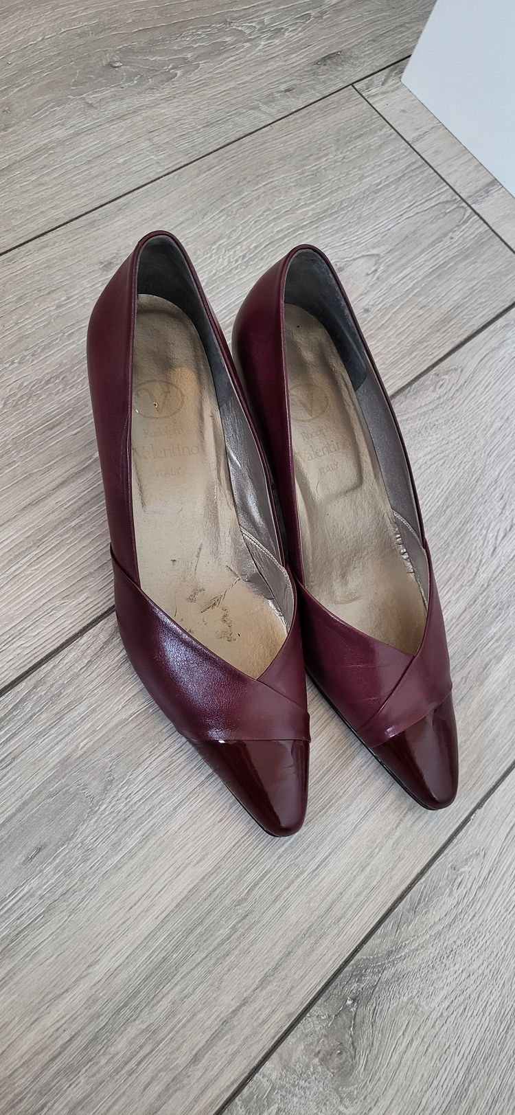 Valentino Vintage UK4-4. 5 EU37 Burgundy Pointed Toe Heels